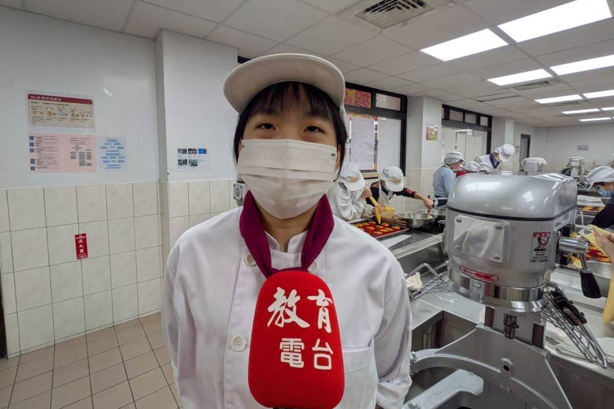 育達餐飲科學生葉姵希表示，小朋友初步認識烘焙，未來也能在家嘗試製作甜點