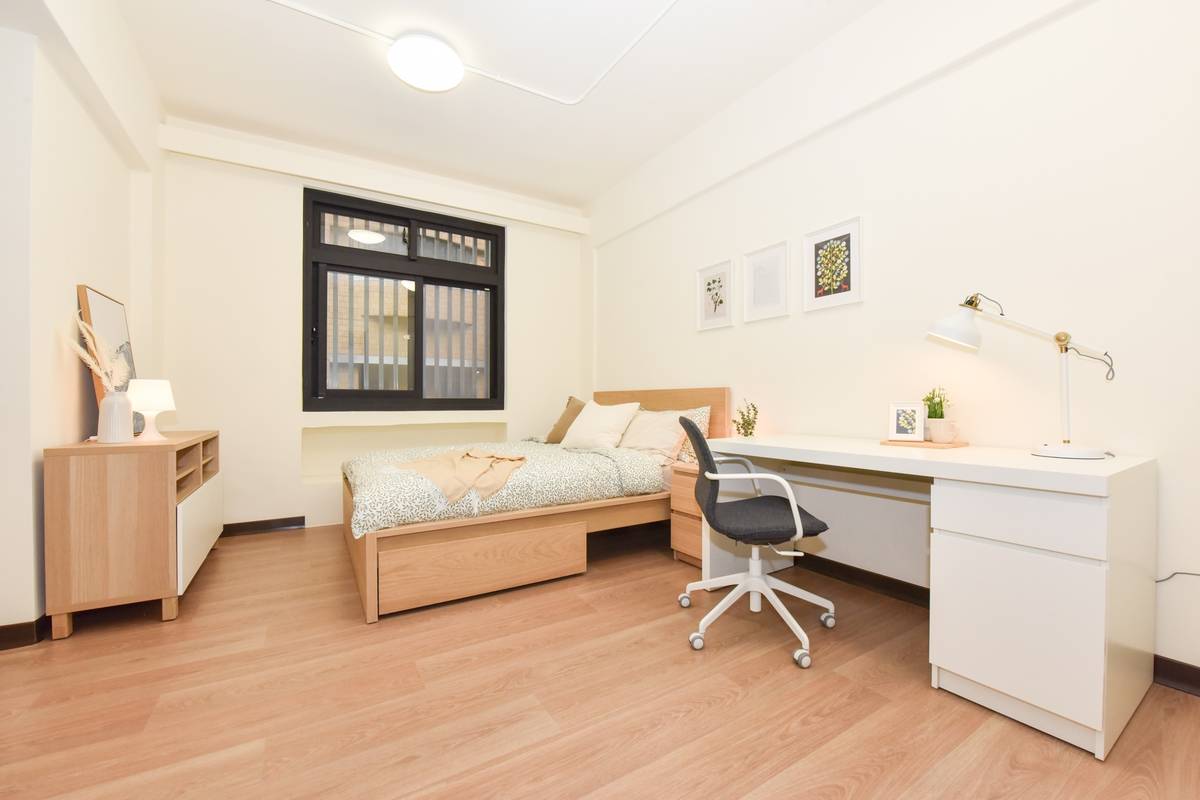 臺師大公館校區教師宿舍整體空間舒適，營造貼近國際生活習慣、溫馨舒適的居住氛圍，也有助外籍教師快速融入校園與在地生活。 (臺師大提供)