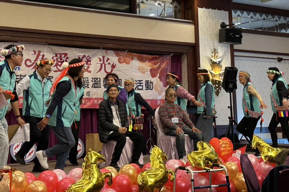 「為愛發光」獨居老人春節寒冬溫馨送禮圍爐活動現場