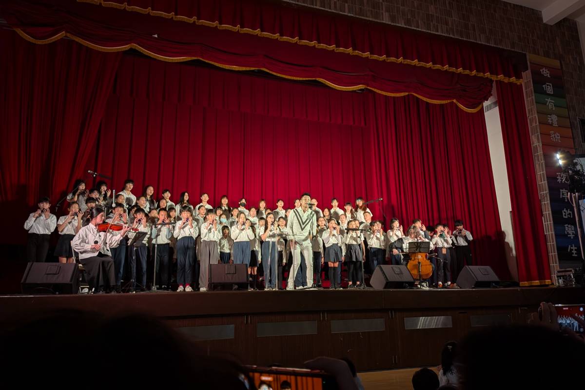 國北教大實小舉辦社團成果發表會，陶笛阿志與學生同臺演出