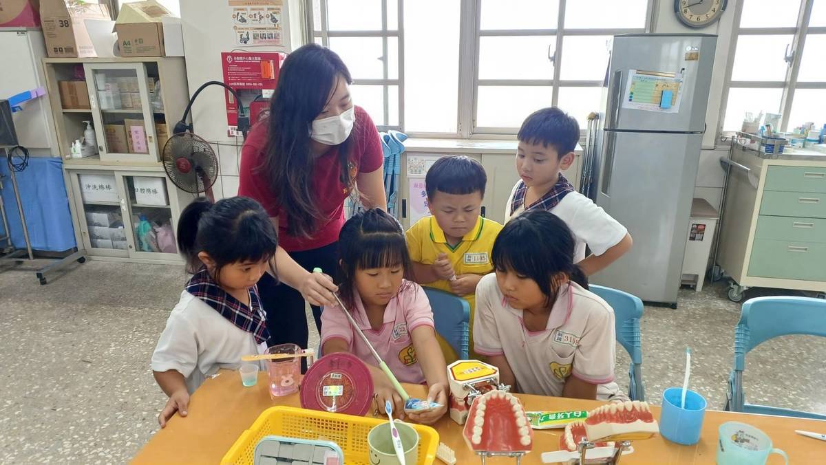 113學年度健康促進學校輔導計畫前後測成效評價成果報告評選＿嘉義縣新埤國民小學＿潔牙教學