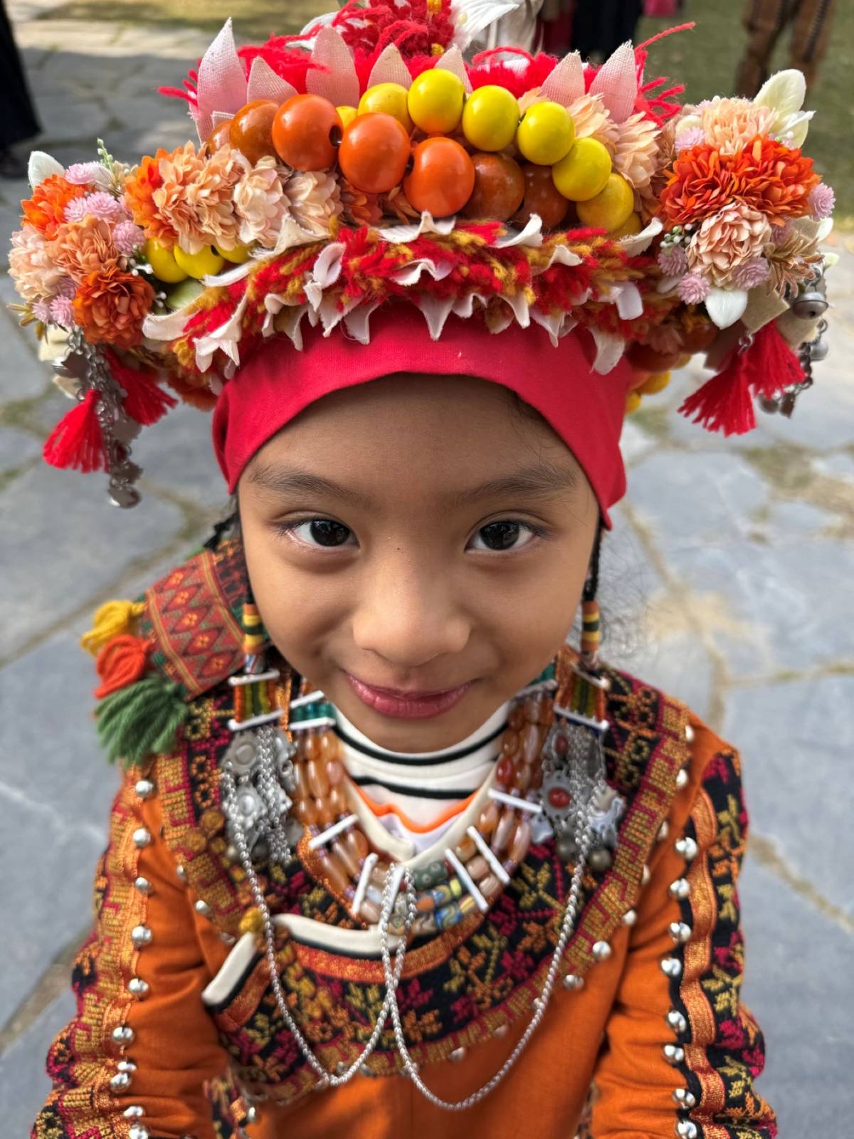 屏東縣長榮百合國小附幼幼兒身著部落傳統服飾 