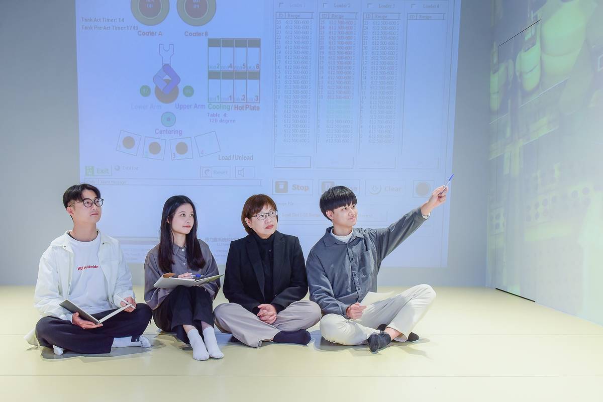 「6分鐘認識半導體」以沉浸式環景重現真實產線與無塵室情境，協助不同領域的學生加深對半導體製程與無塵室操作的理解。(中原大學提供)