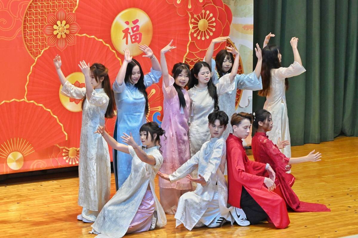 越南僑生身著傳統服飾，為活動帶來精彩的舞蹈演出