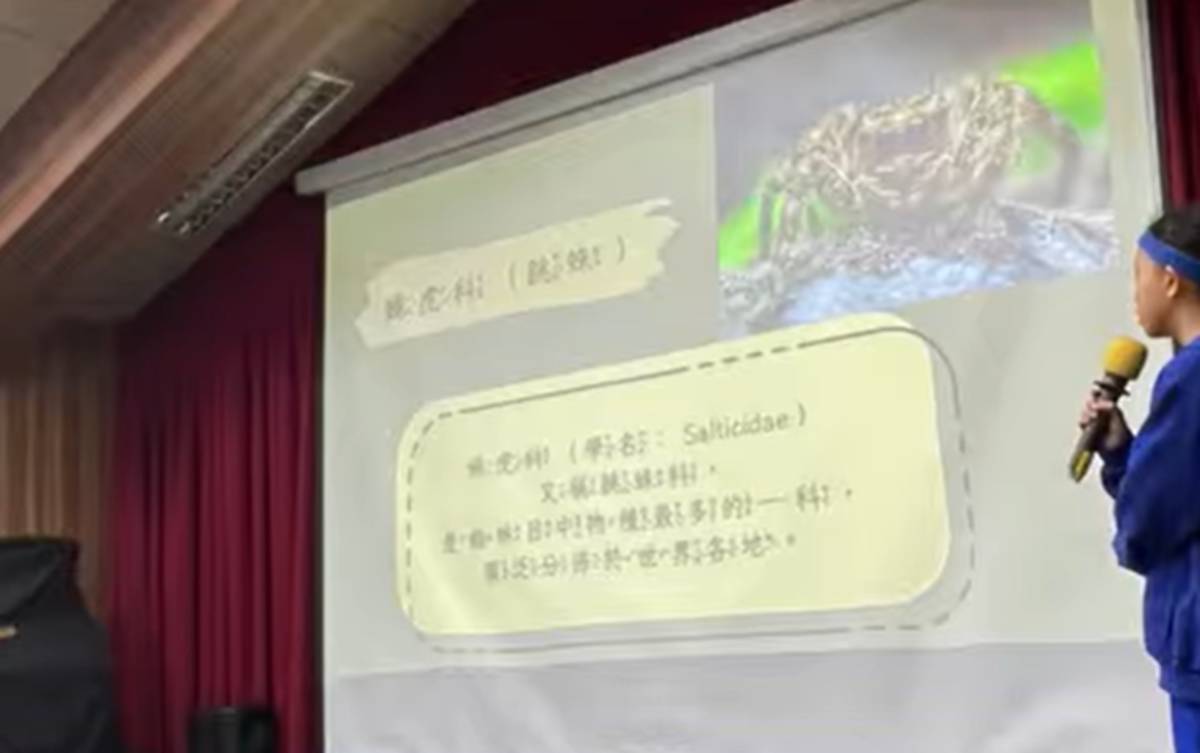 主持組學生在映後透過簡報，說明動物所面臨的生態危機