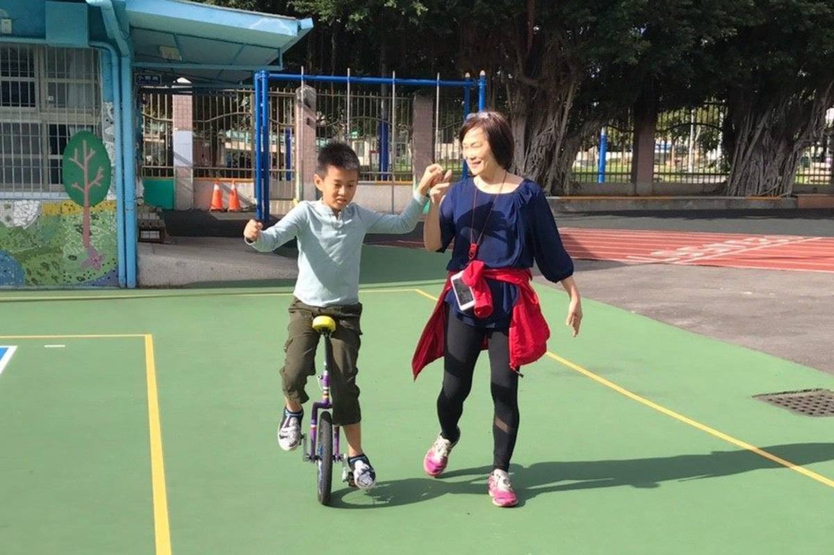 臺北市攜手臺北市教育關懷協會推動獨輪車活動，讓學生增進社交，提升專注力與持續