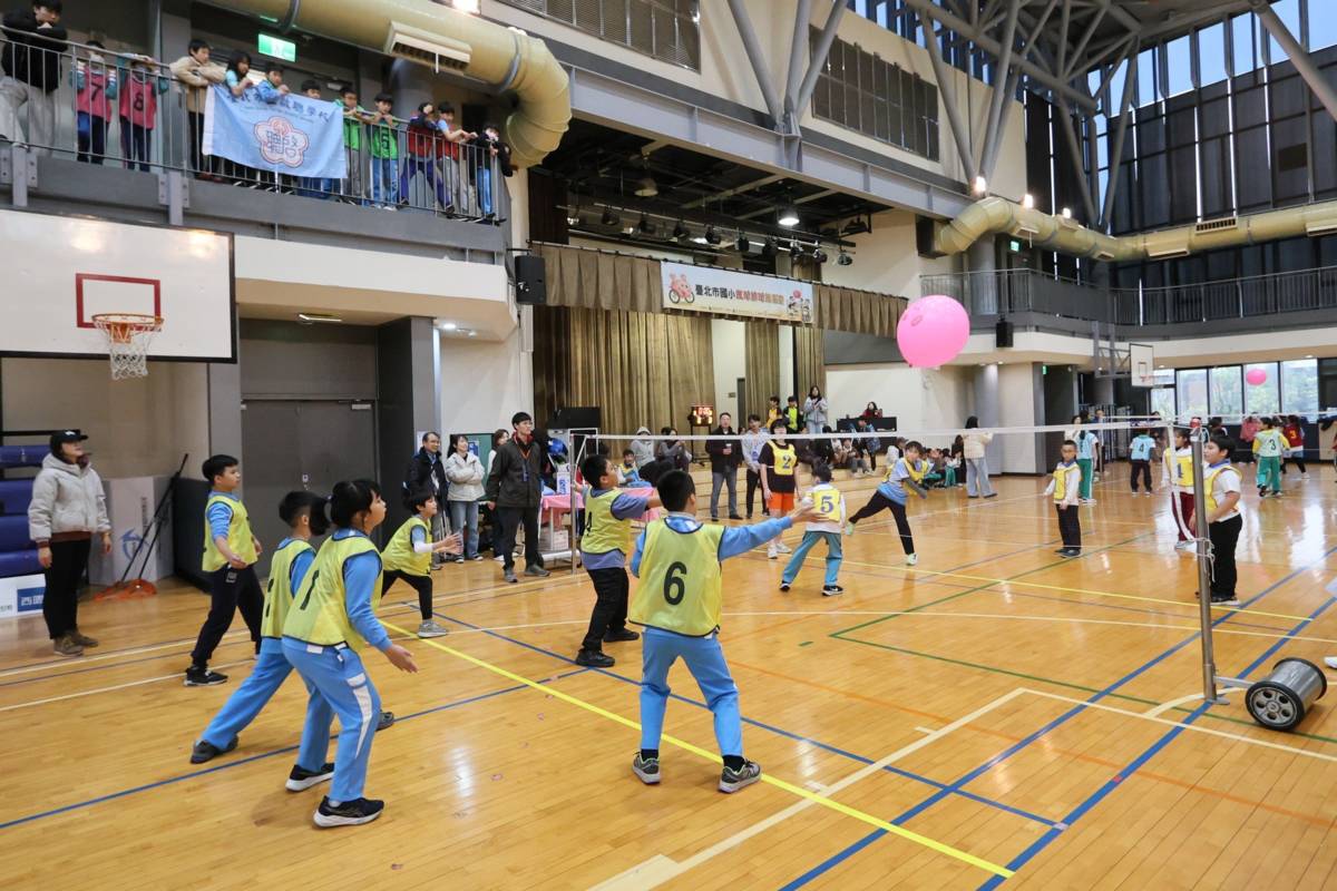臺北市透過運動營隊與適應體育活動，讓特教生也能享受運動樂趣，培養自信與能力