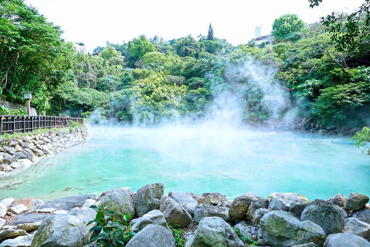 北投地熱谷熱氣蒸騰，展現獨特地熱景觀