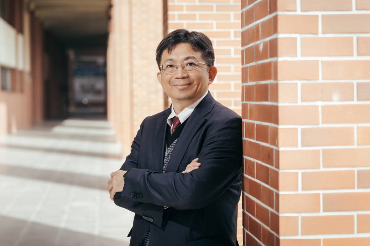 中山通訊所特聘教授李志鵬校長