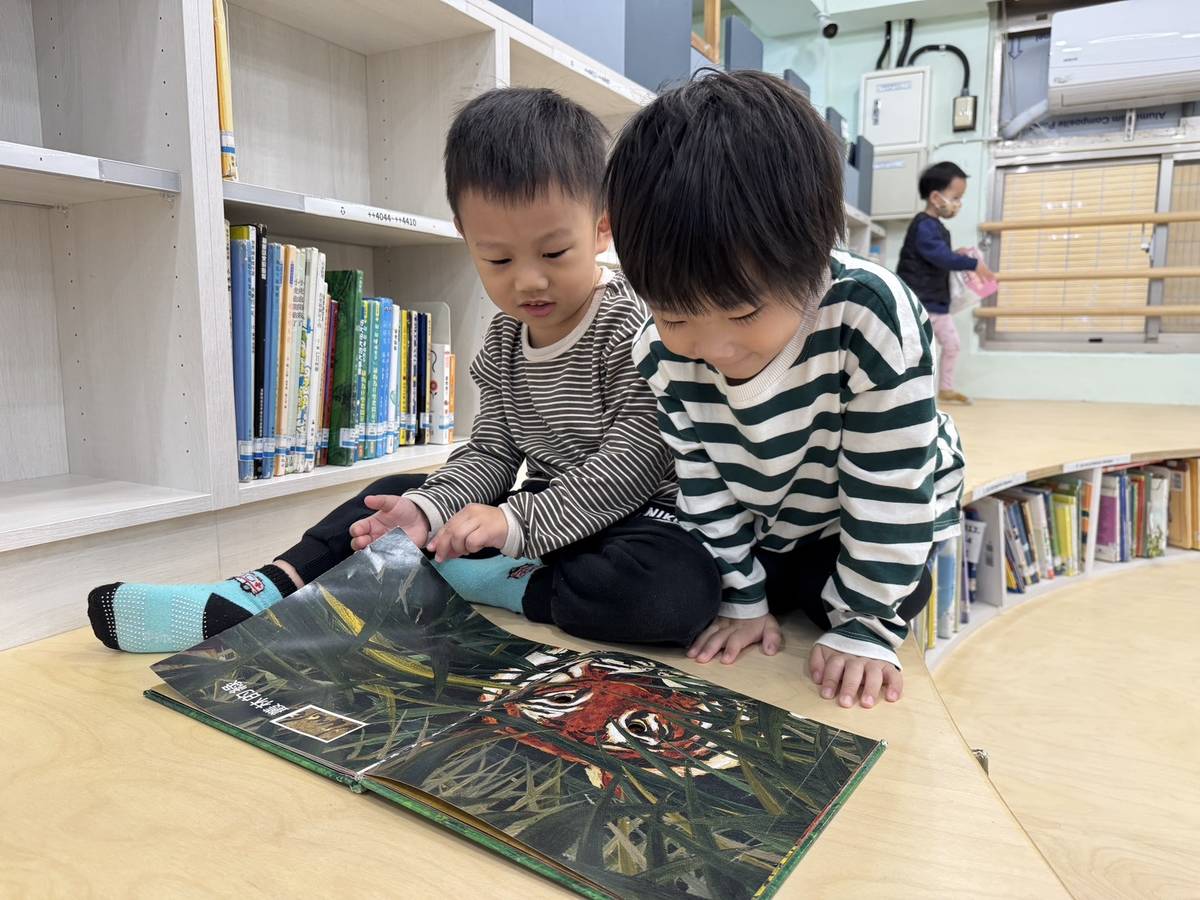 哇!有好多我們喜歡的書。(北市教育局提供)